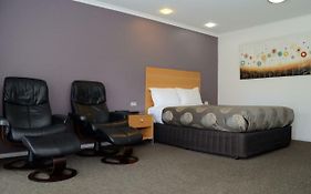 Sportsmans Motor Inn